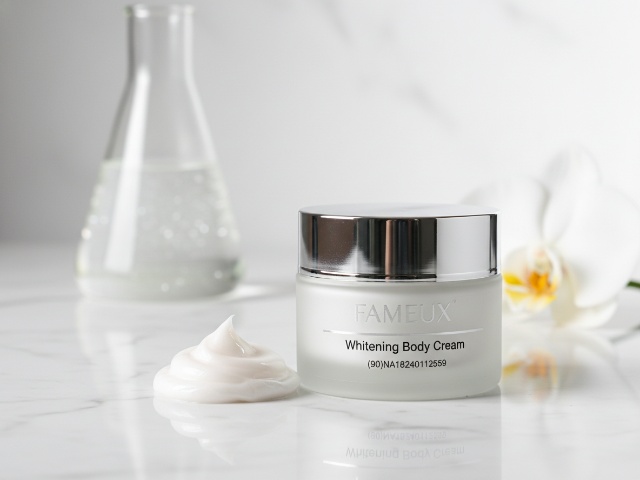 BPOM (90)NA18240112559 Fameux Whitening Body Cream With Niacinamide