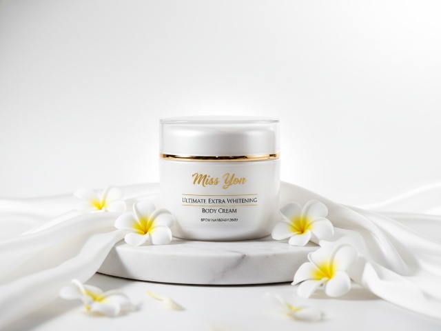 (90)NA18240113609 Ultimate Extra Whitening Body Cream By Miss Yon