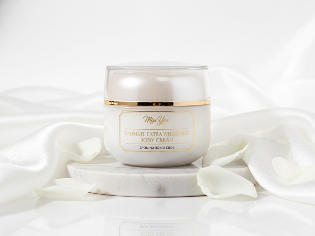 (90)NA18240113609 Ultimate Extra Whitening Body Cream By Miss Yon